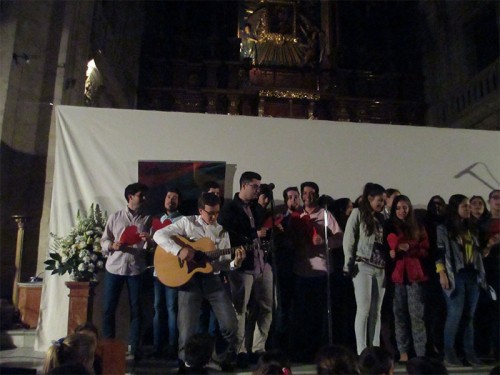 Los jóvenes en su actuación del Recital Misionero.